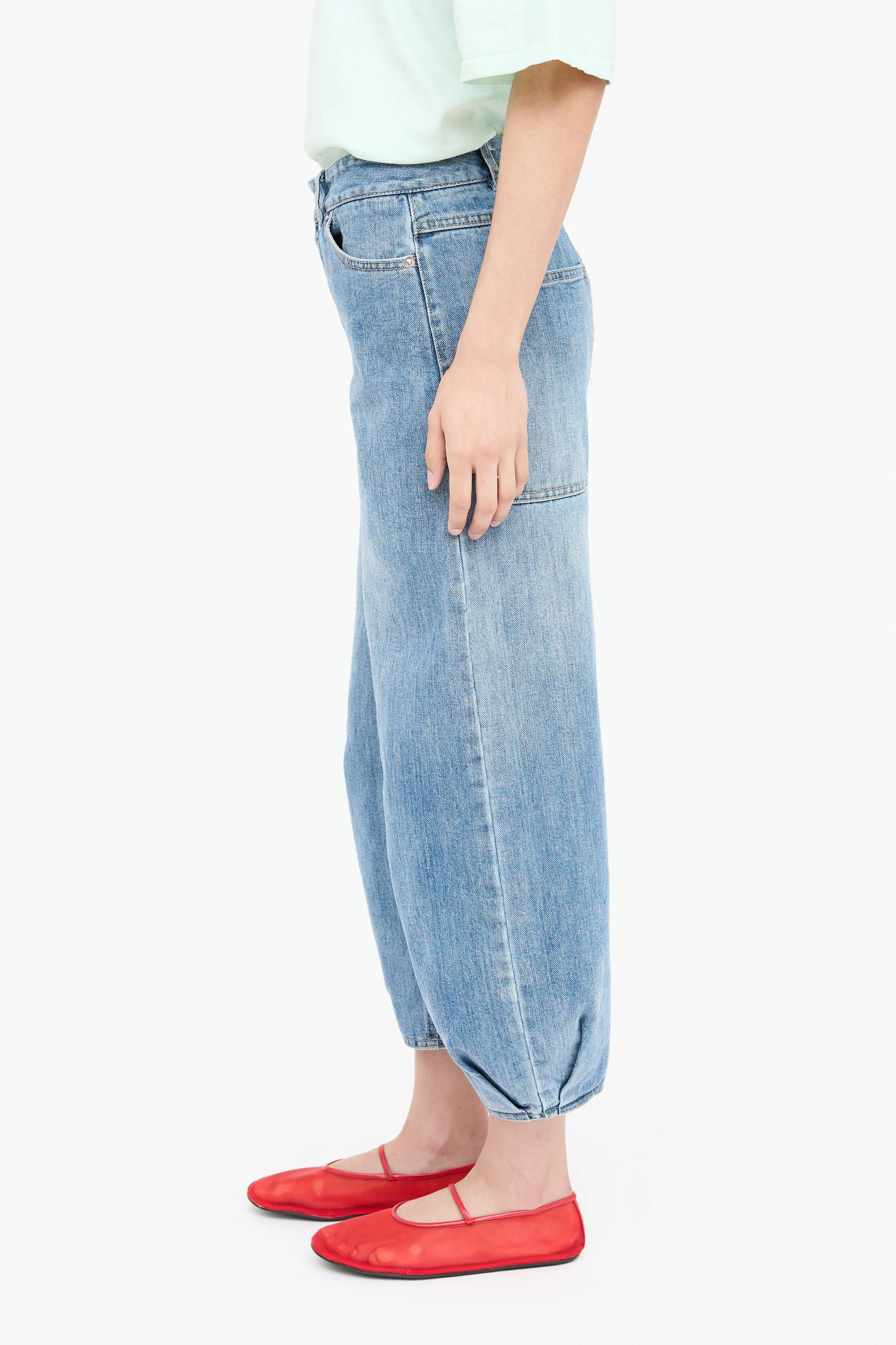 Barrel Asymmetrical Cropped Jeans