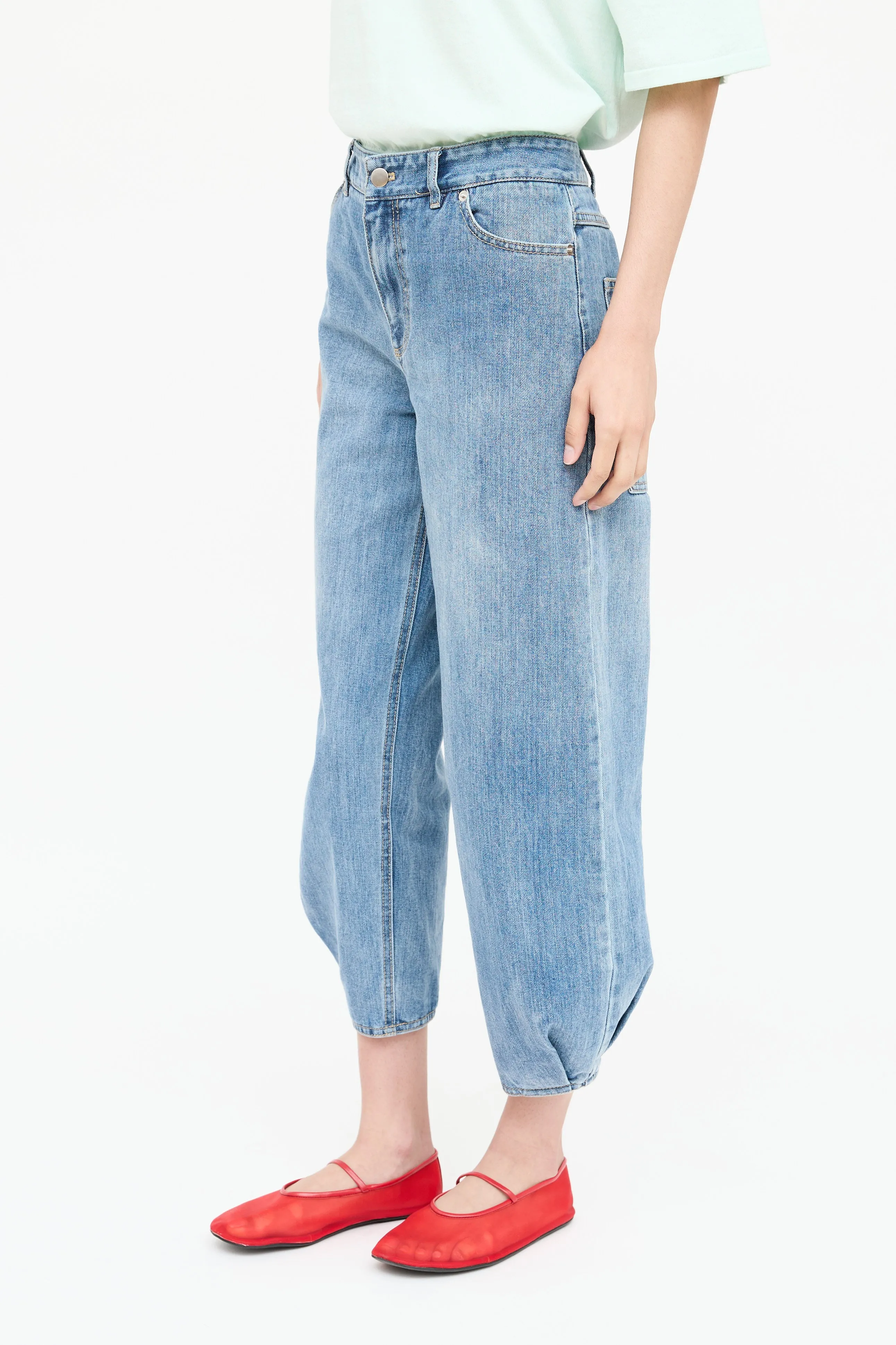 Barrel Asymmetrical Cropped Jeans