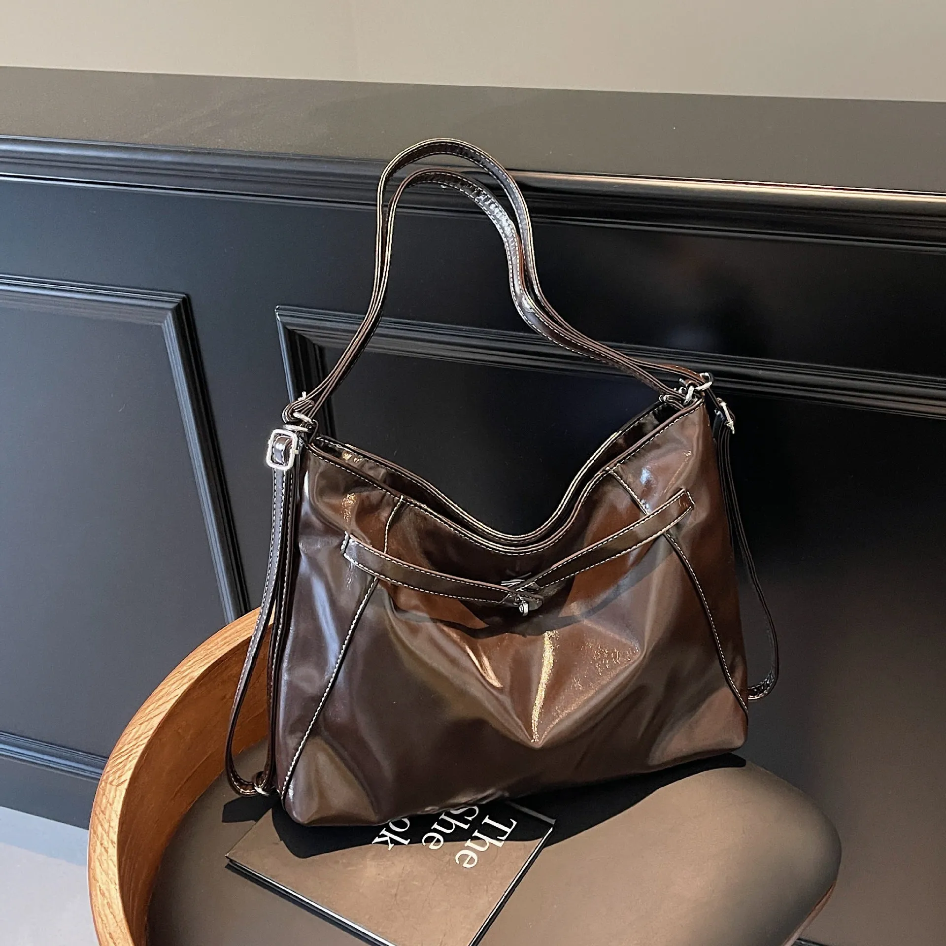 REALAIOT 2025 Large capacity commuter tote bag women's popular new casual versatile single shoulder crossbody multi-functional fashion backpack