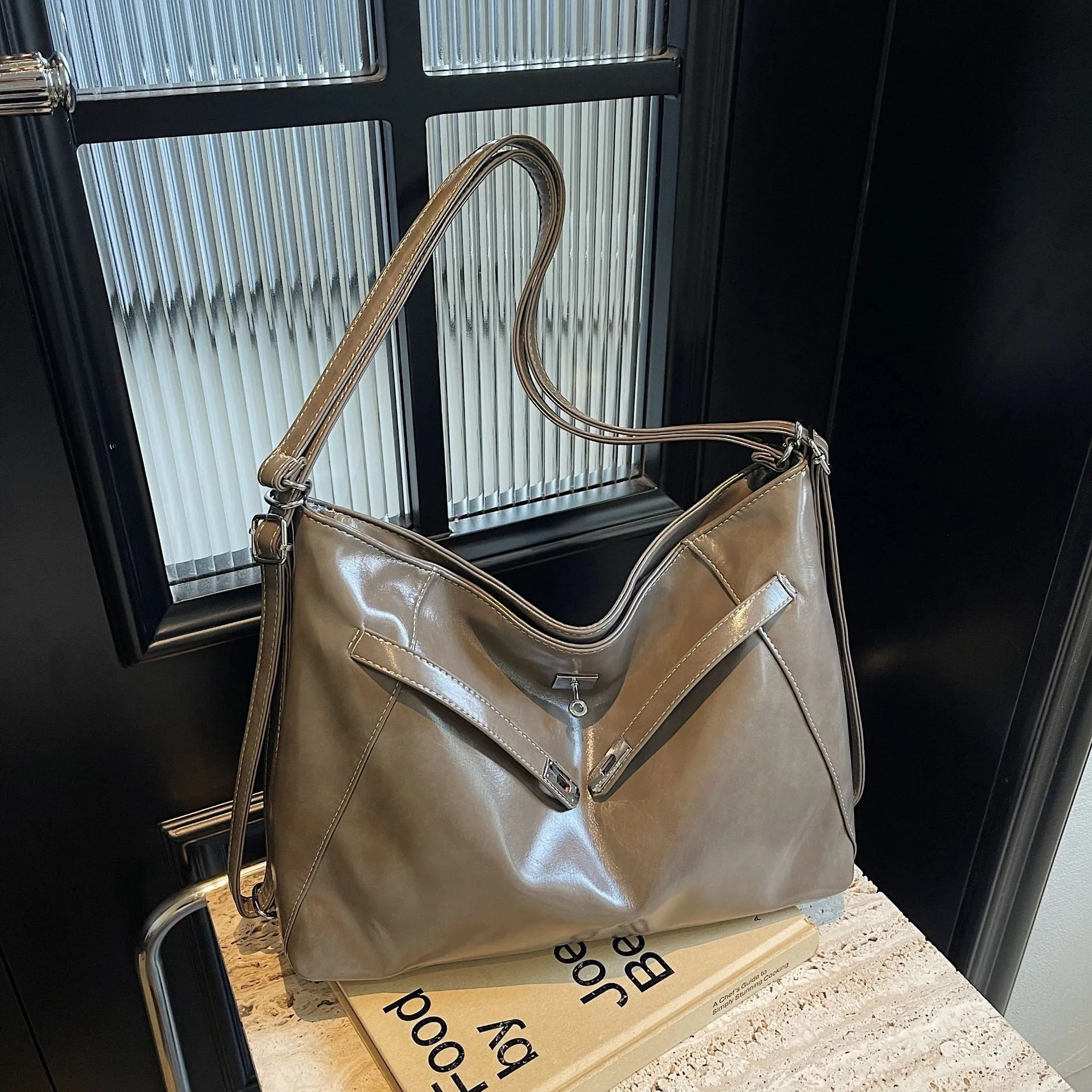 REALAIOT 2025 Large capacity commuter tote bag women's popular new casual versatile single shoulder crossbody multi-functional fashion backpack