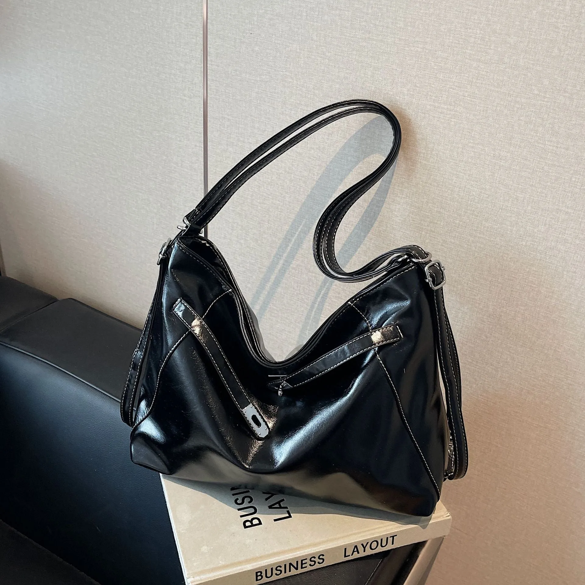 REALAIOT 2025 Large capacity commuter tote bag women's popular new casual versatile single shoulder crossbody multi-functional fashion backpack